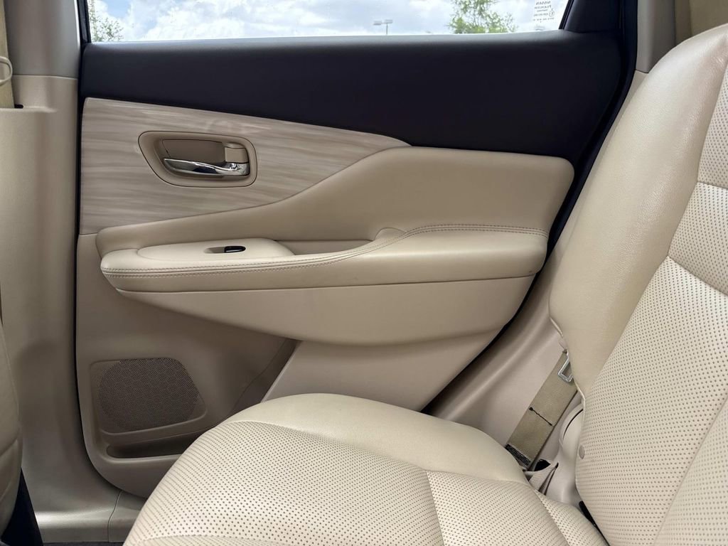 Used 2018 Nissan Murano SV w/ Premium Package FWD image 19