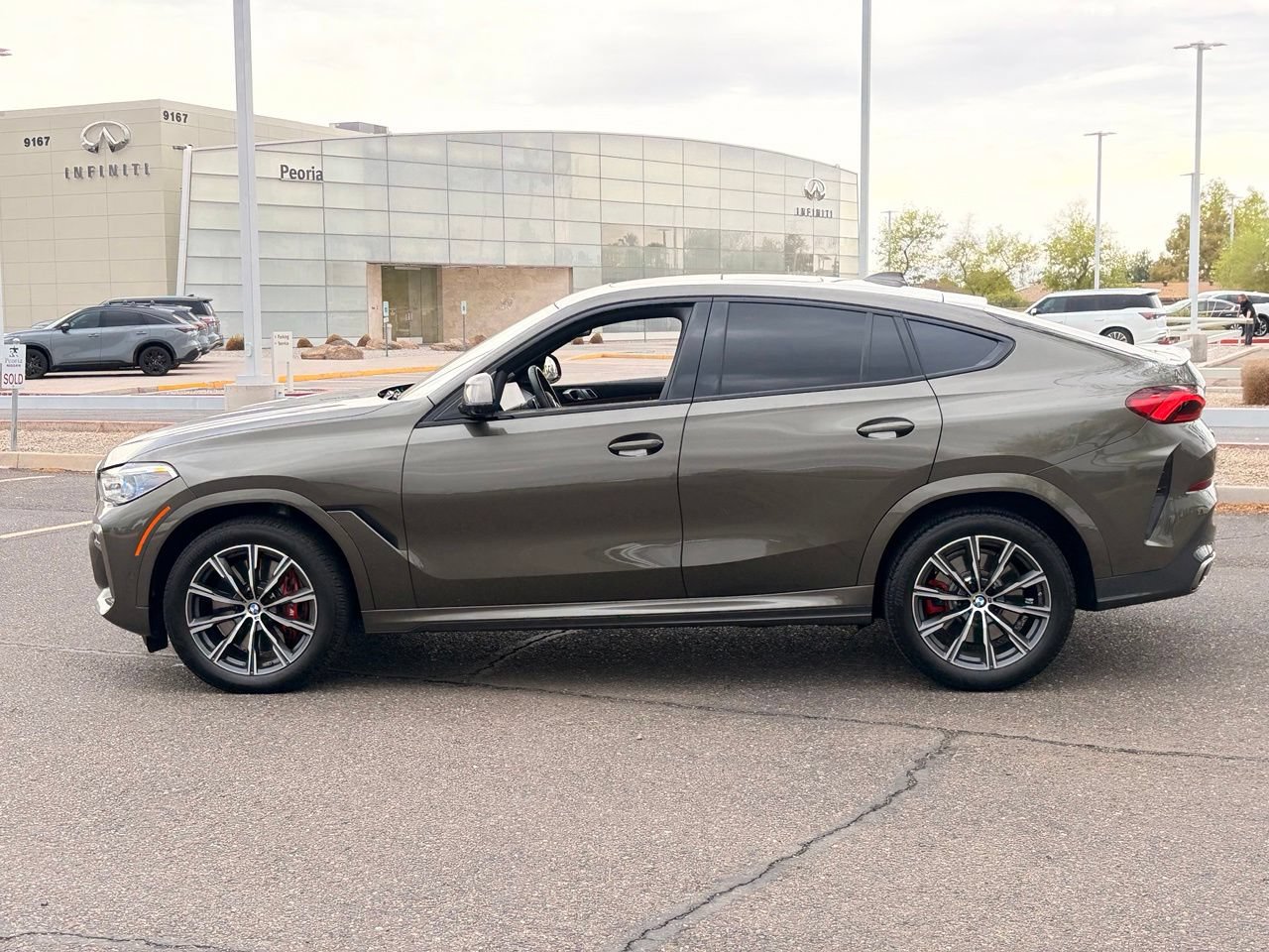 Used 2022 BMW X6 M50i w/ Executive Package AWD/4WD image 3