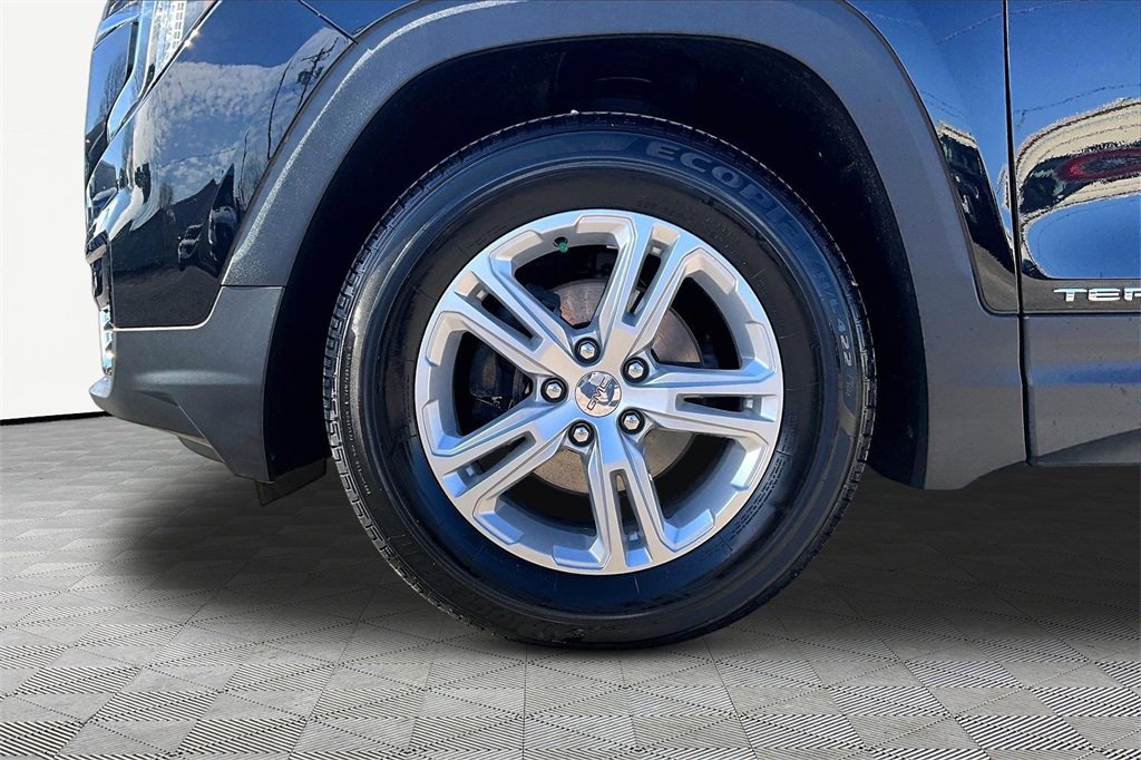 Used 2022 GMC Terrain SLE w/ Driver Convenience Package image 9