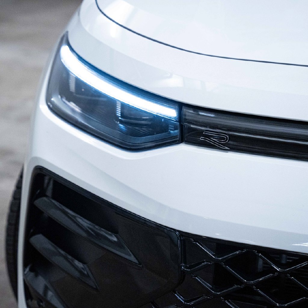 New 2026 Volkswagen Tiguan SE R-Line AWD/4WD image 3