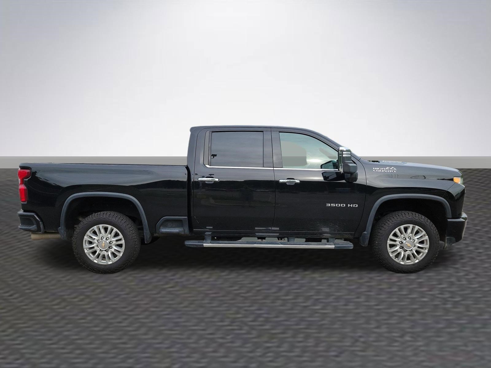 Used 2022 Chevrolet Silverado 3500 High Country w/ Safety Package II AWD/4WD image 4
