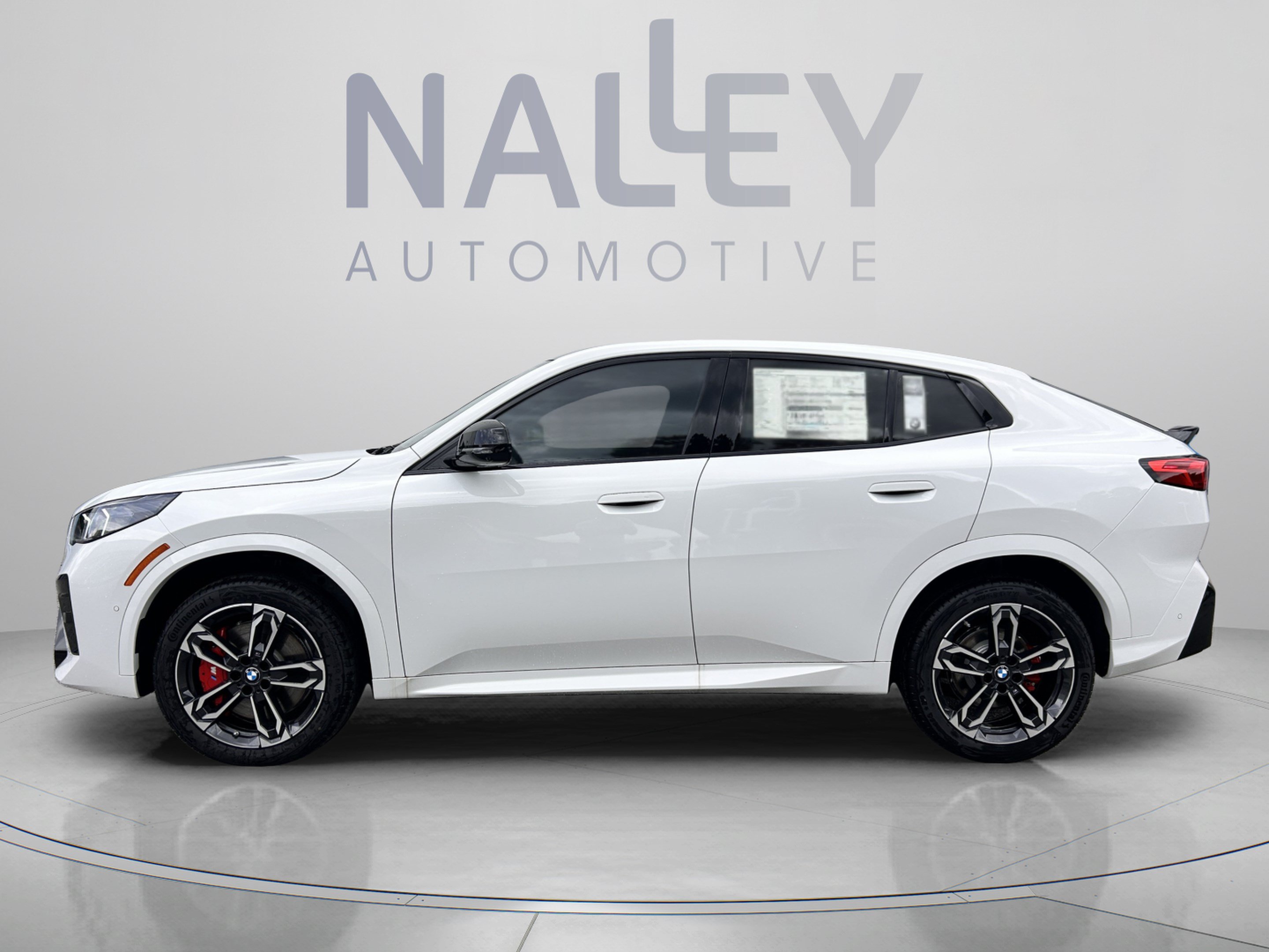 Used 2026 BMW X2 xDrive28i w/ Technology Package AWD/4WD image 2
