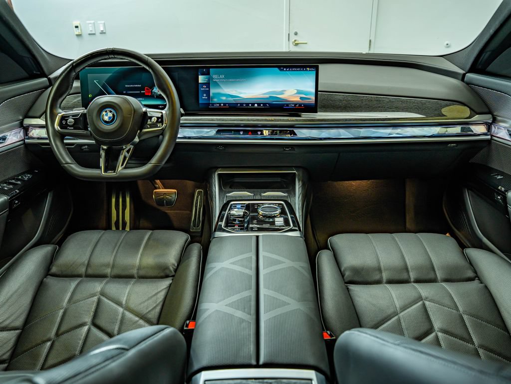 Used 2024 BMW i7 eDrive50 w/ M Sport Package RWD image 38