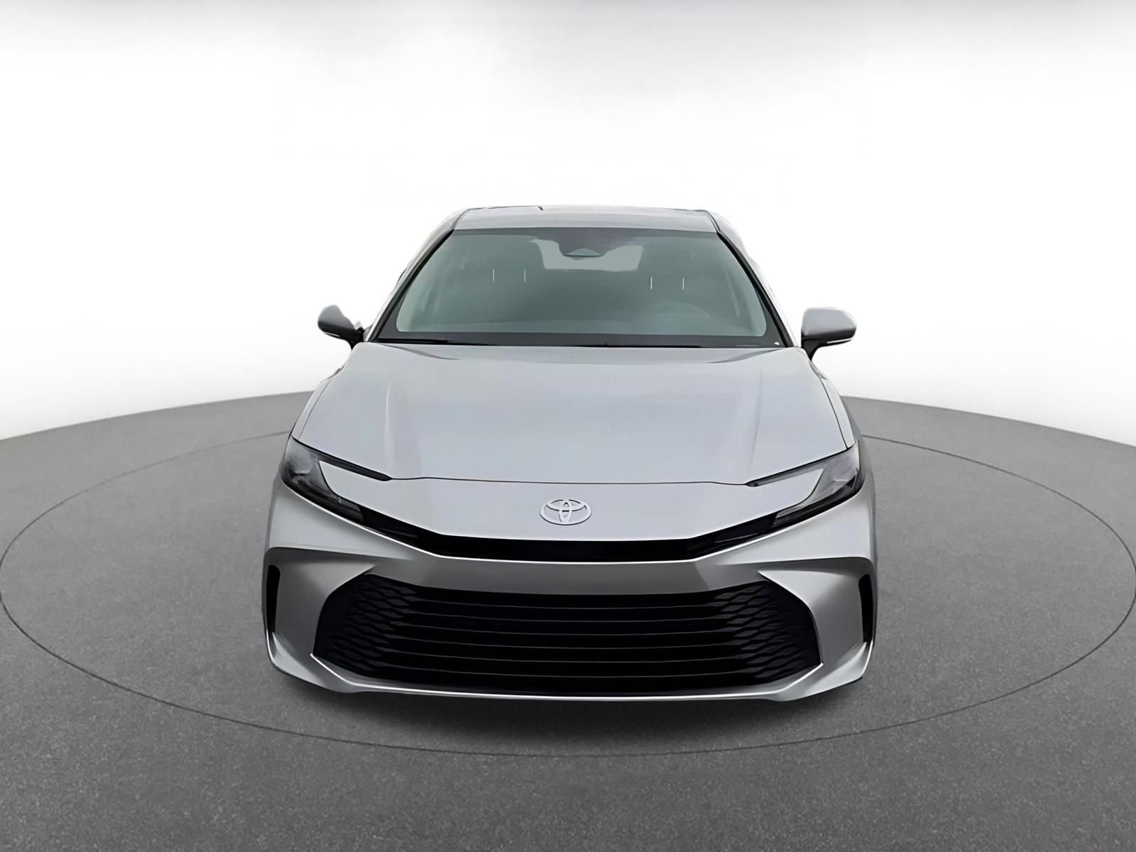 Used 2025 Toyota Camry LE image 4