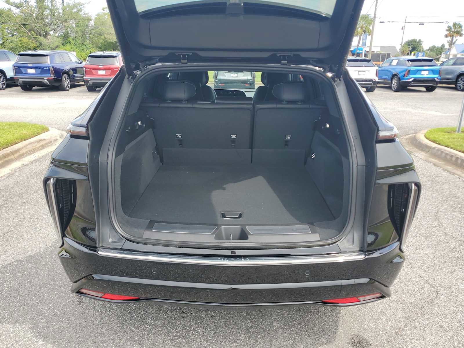 New 2025 Cadillac Lyriq Luxury image 5