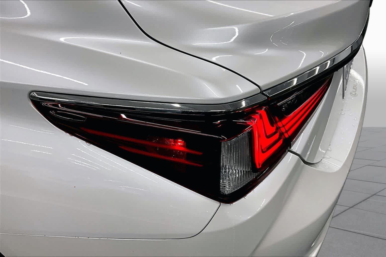 Used 2025 Lexus ES 350 w/ Accessory Package (Z2) FWD image 29