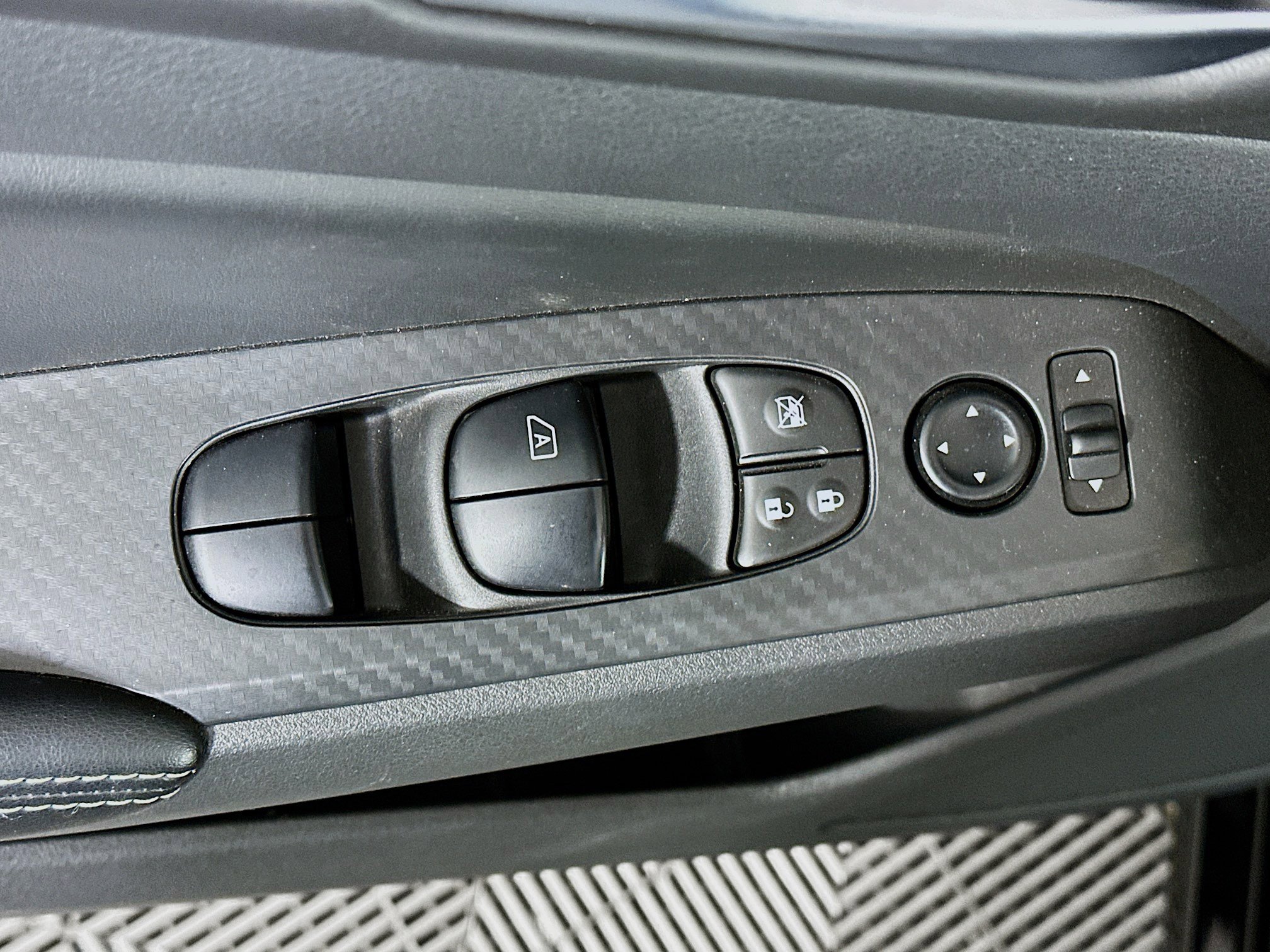 Used 2025 Nissan Altima 2.5 SV image 15