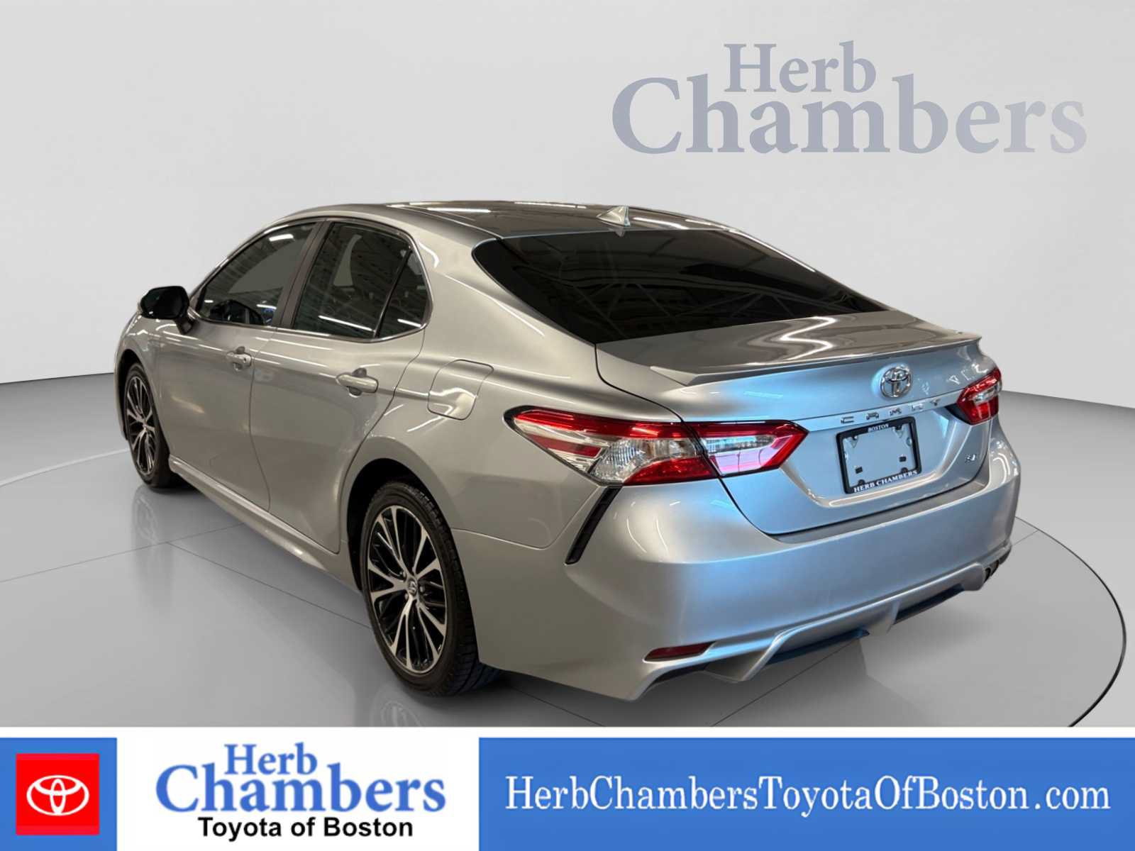 Used 2020 Toyota Camry SE FWD image 3