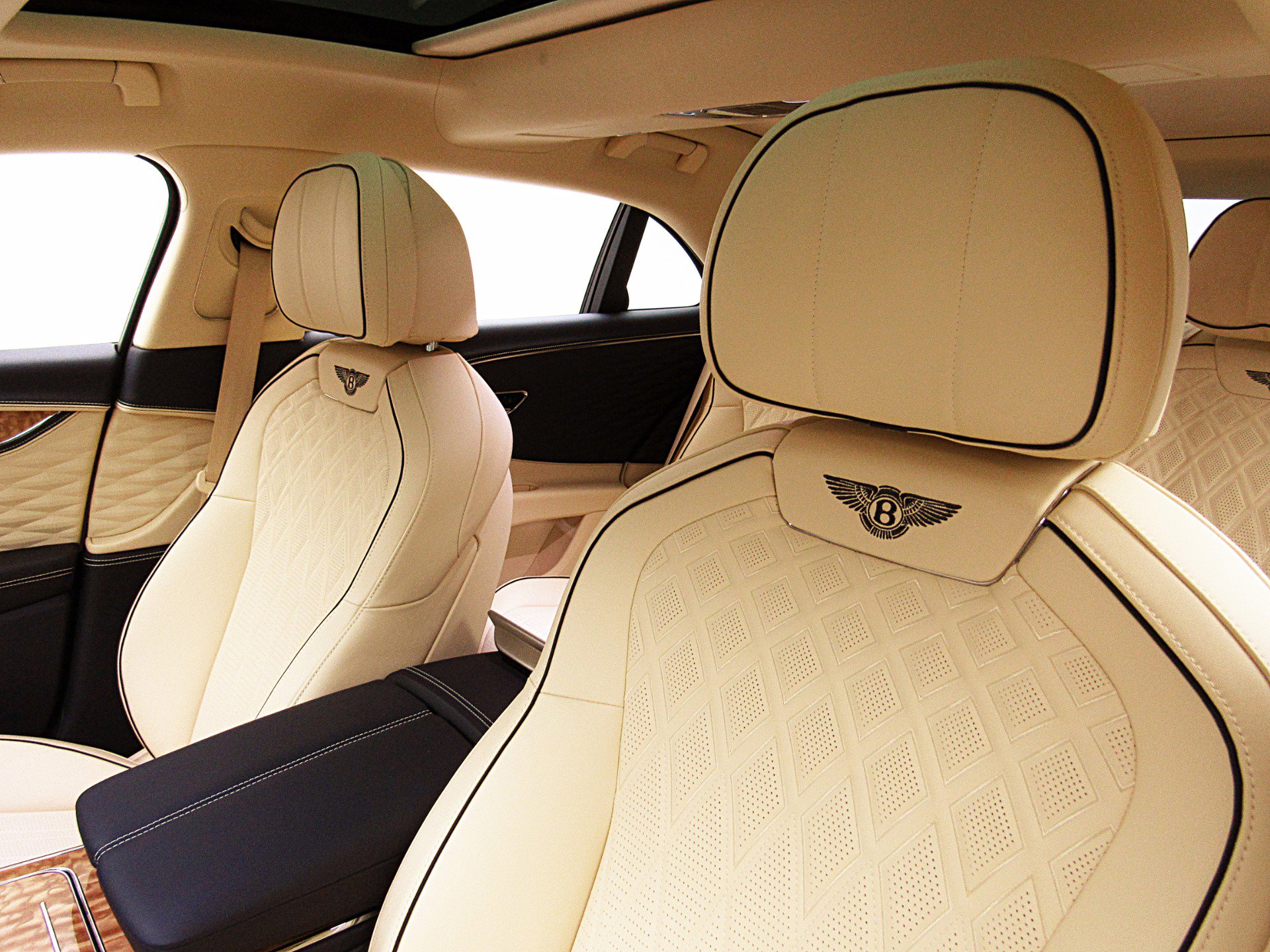 Certified 2022 Bentley Flying Spur V8 AWD/4WD image 36