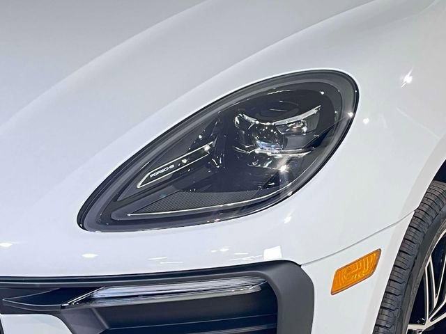 New 2026 Porsche Macan AWD/4WD image 5