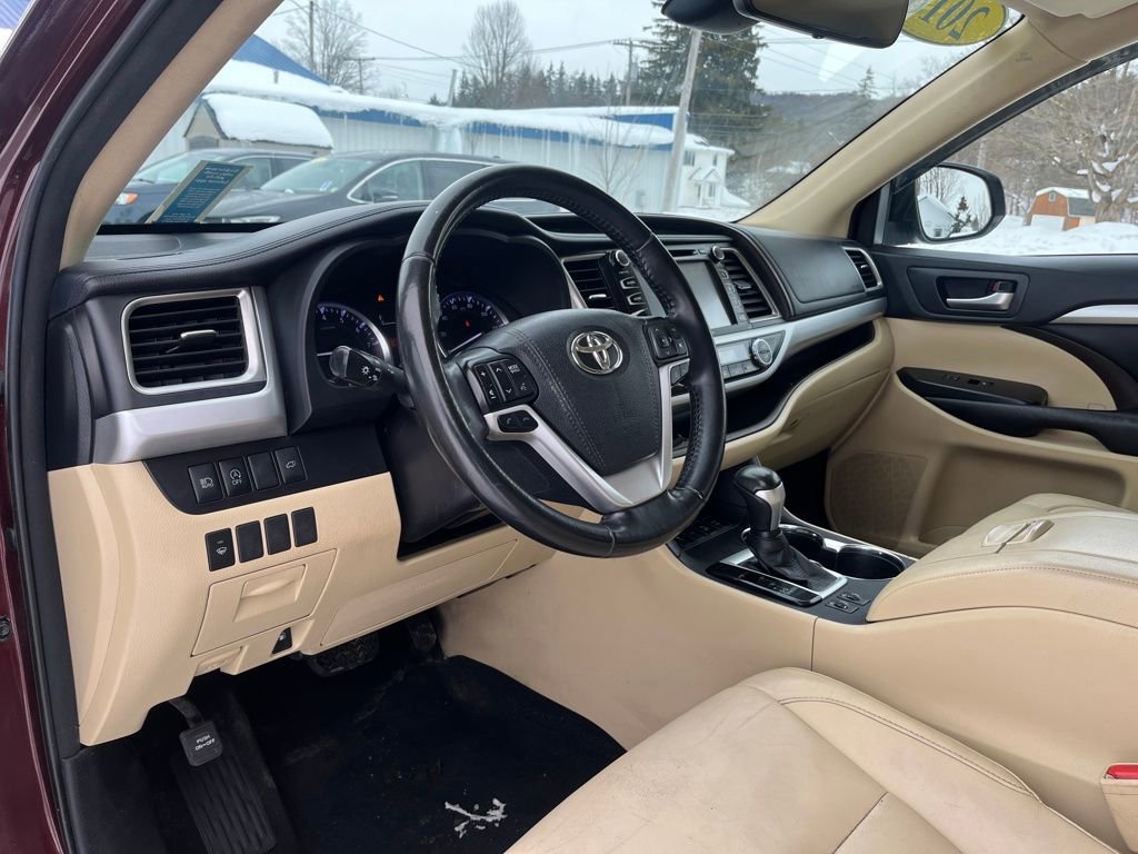Used 2018 Toyota Highlander XLE AWD/4WD image 14