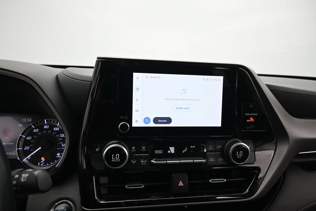 Used 2023 Toyota Highlander XLE AWD/4WD image 21