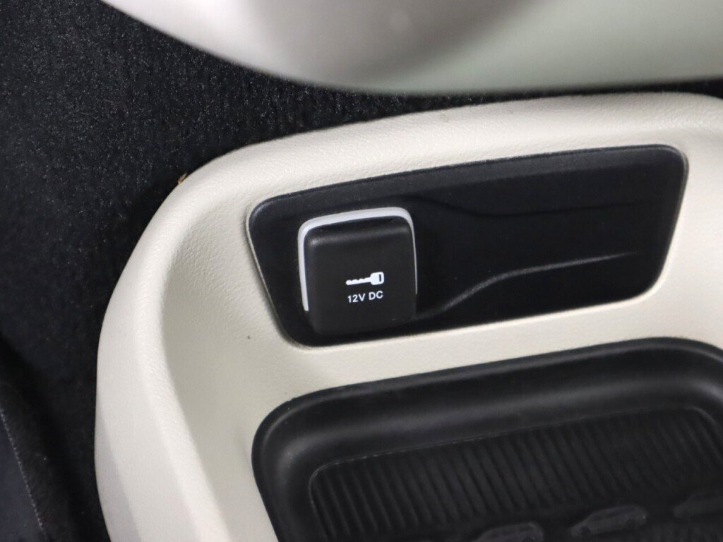 Used 2021 Chrysler Voyager LX w/ Cold Weather Group FWD image 25