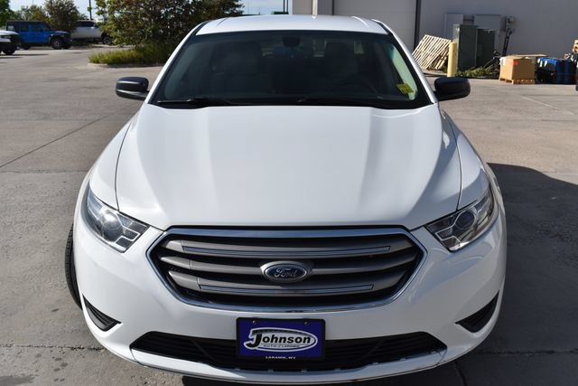 Used 2016 Ford Taurus SE FWD image 2