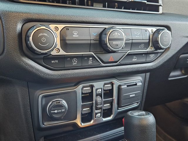 Used 2025 Jeep Wrangler Sport image 19