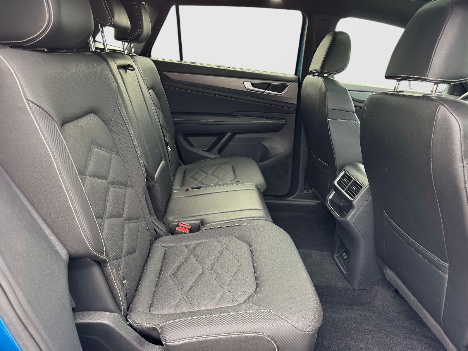 Certified 2024 Volkswagen Atlas Cross Sport SE w/ Panoramic Sunroof Package AWD/4WD image 10