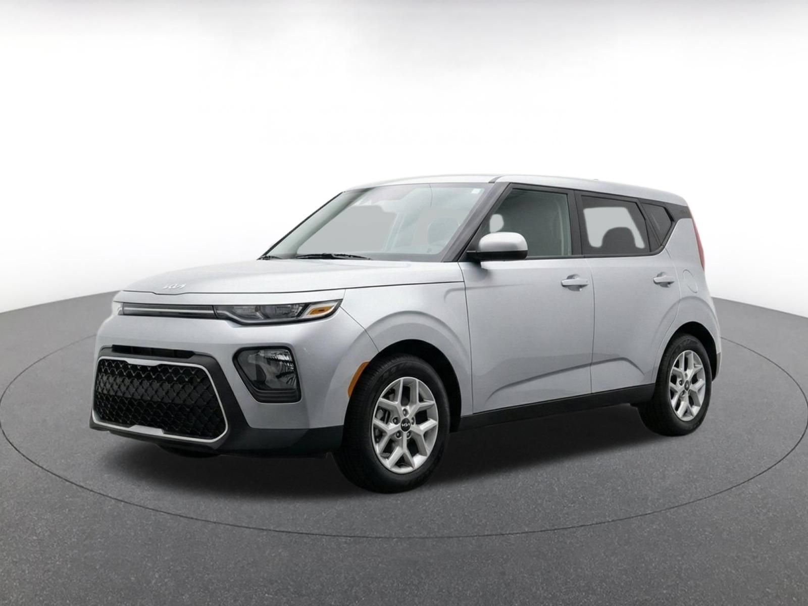 Used 2025 Kia Soul LX w/ LX Technology Package FWD image 3