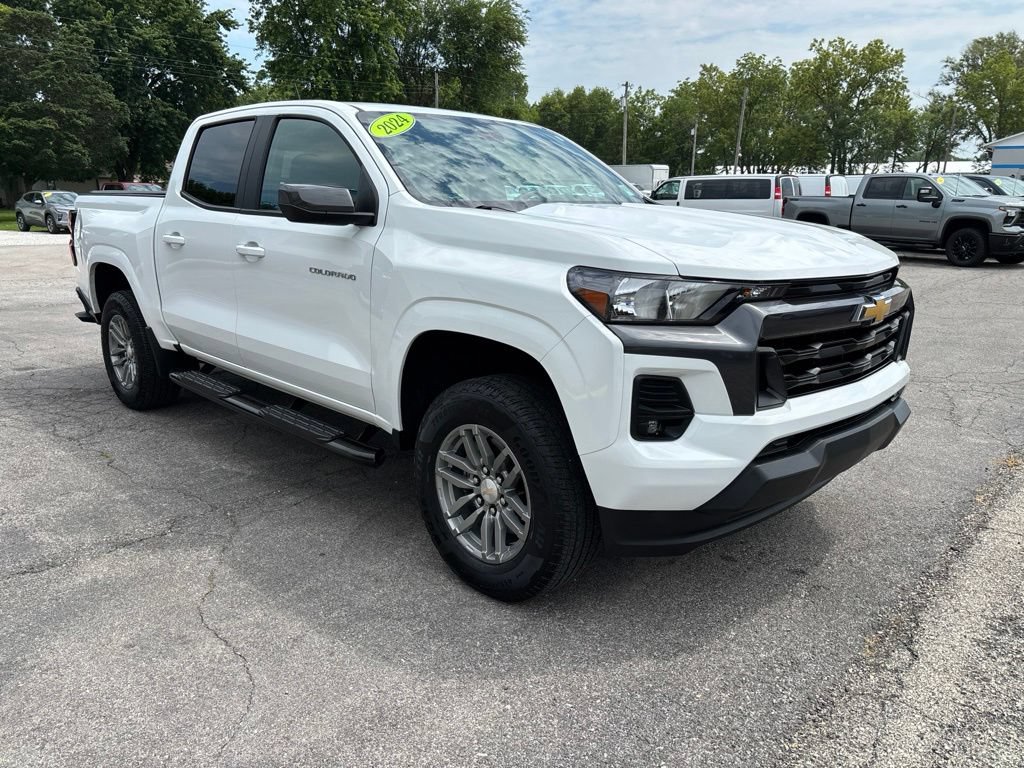 Used 2024 Chevrolet Colorado LT w/ LT Convenience Package II RWD image 3