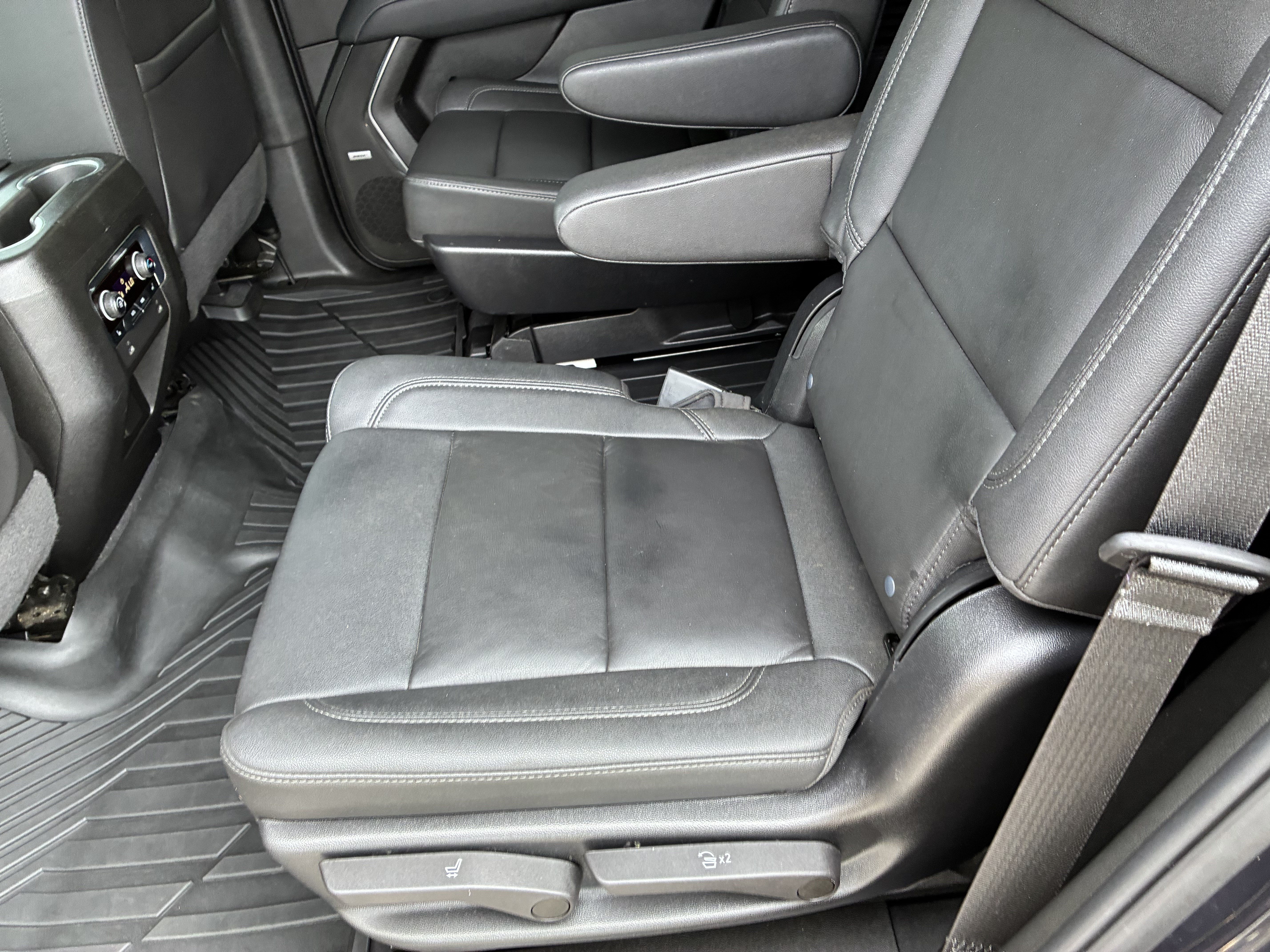 Used 2022 Chevrolet Tahoe Z71 w/ Luxury Package AWD/4WD image 18