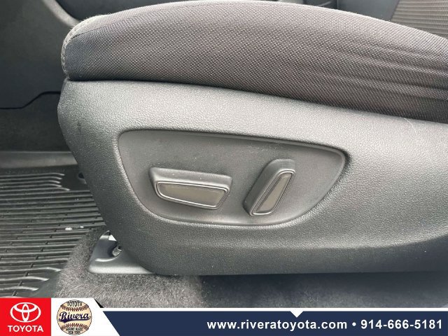 Used 2023 Toyota Highlander LE FWD image 19