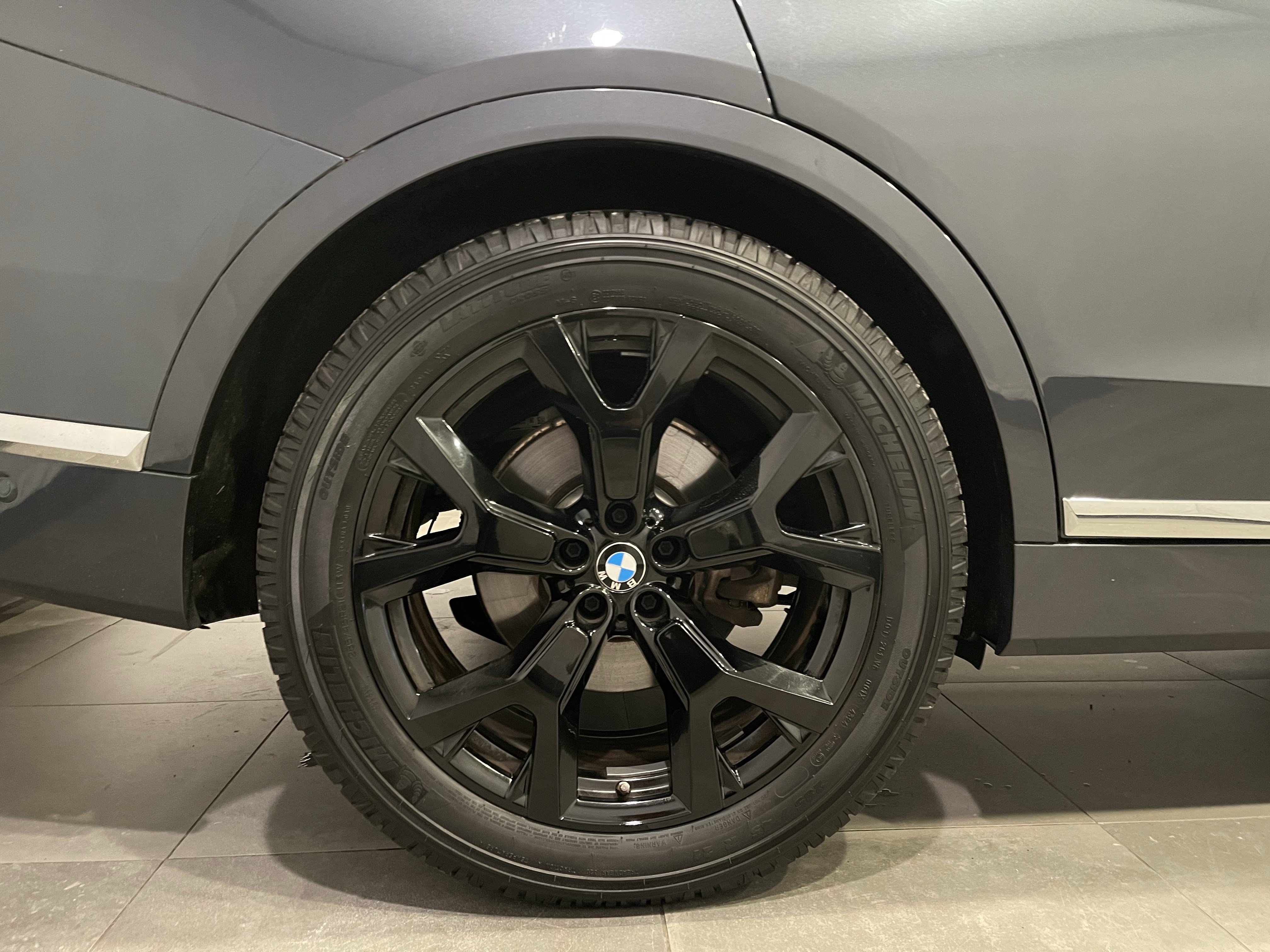 Used 2021 BMW X7 xDrive40i w/ Premium Package AWD/4WD image 9
