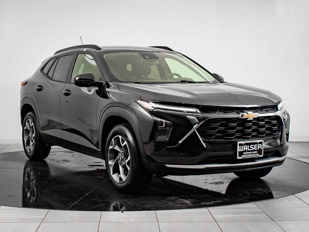 Used 2024 Chevrolet Trax LT w/ Driver Confidence Package image 5