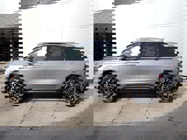 New 2025 Lincoln Nautilus Premier image 2