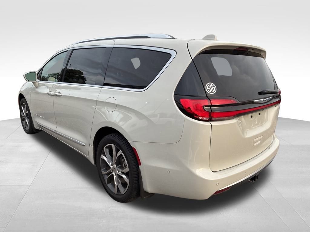 Used 2021 Chrysler Pacifica Pinnacle image 3