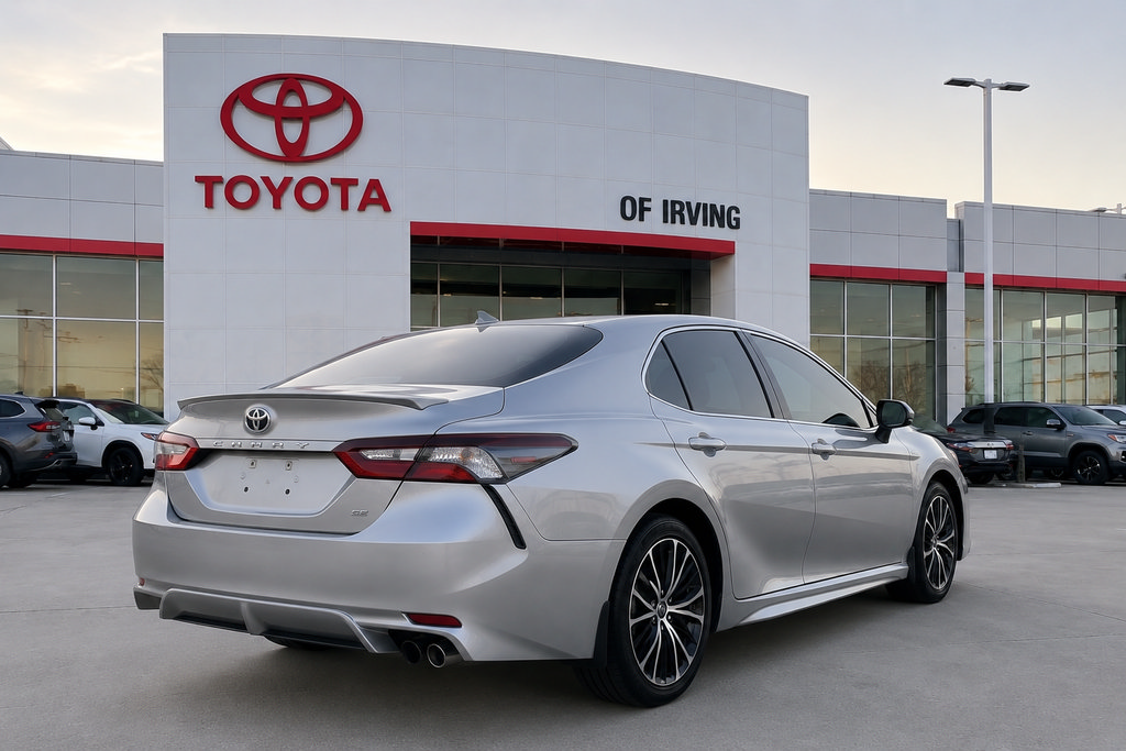 Used 2024 Toyota Camry SE FWD image 3