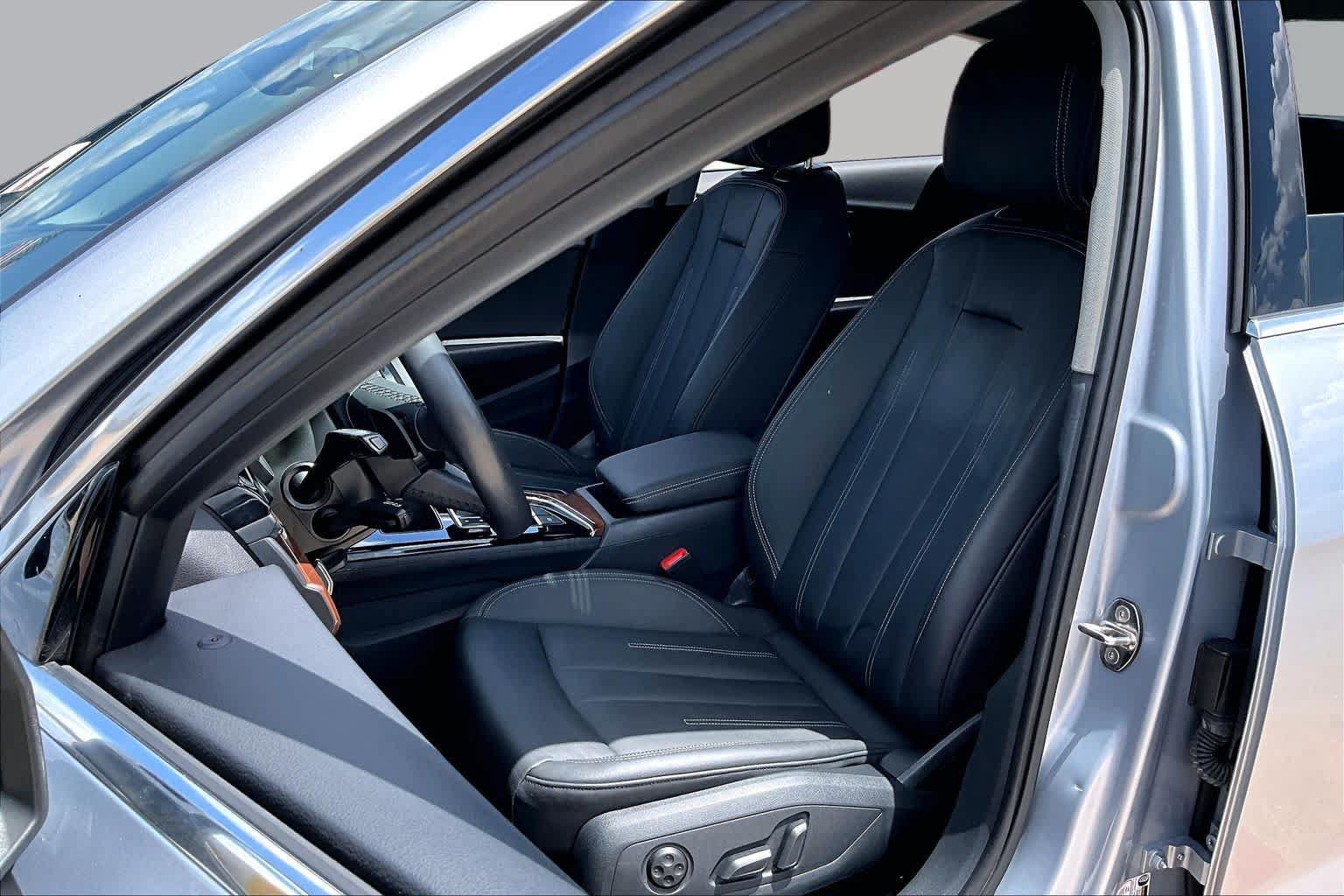 Used 2023 Audi A4 2.0T Premium w/ Convenience Package AWD/4WD image 8