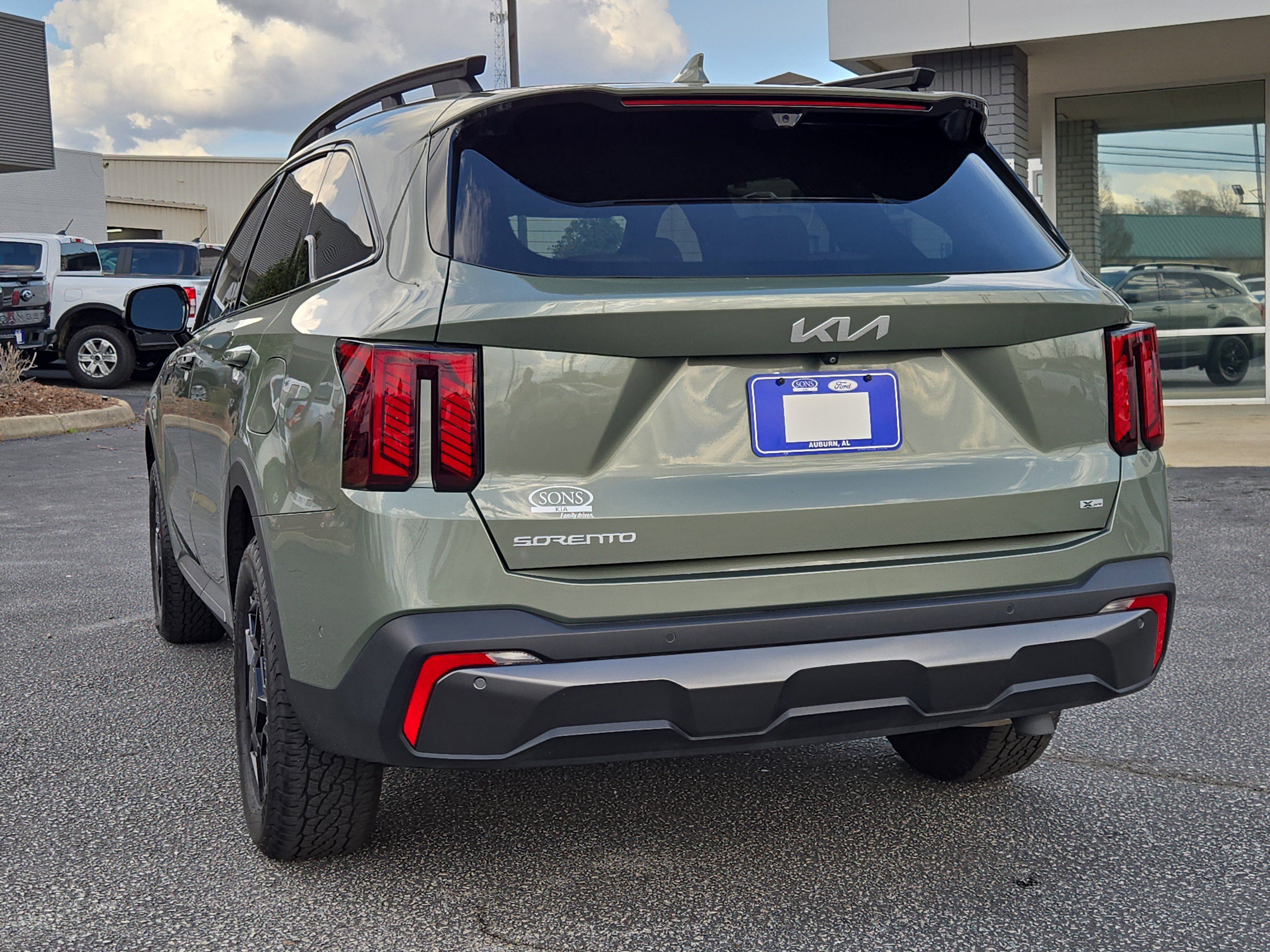 Used 2024 Kia Sorento SX Prestige w/ Olive Brown Leather Package image 10