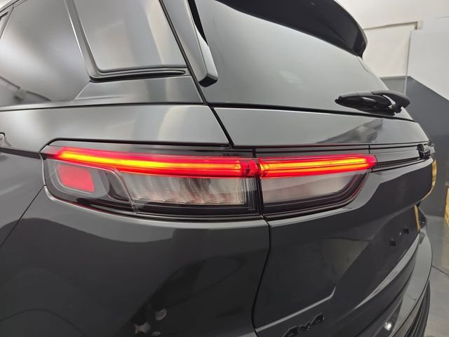 Used 2023 Jeep Grand Cherokee Altitude AWD/4WD image 18