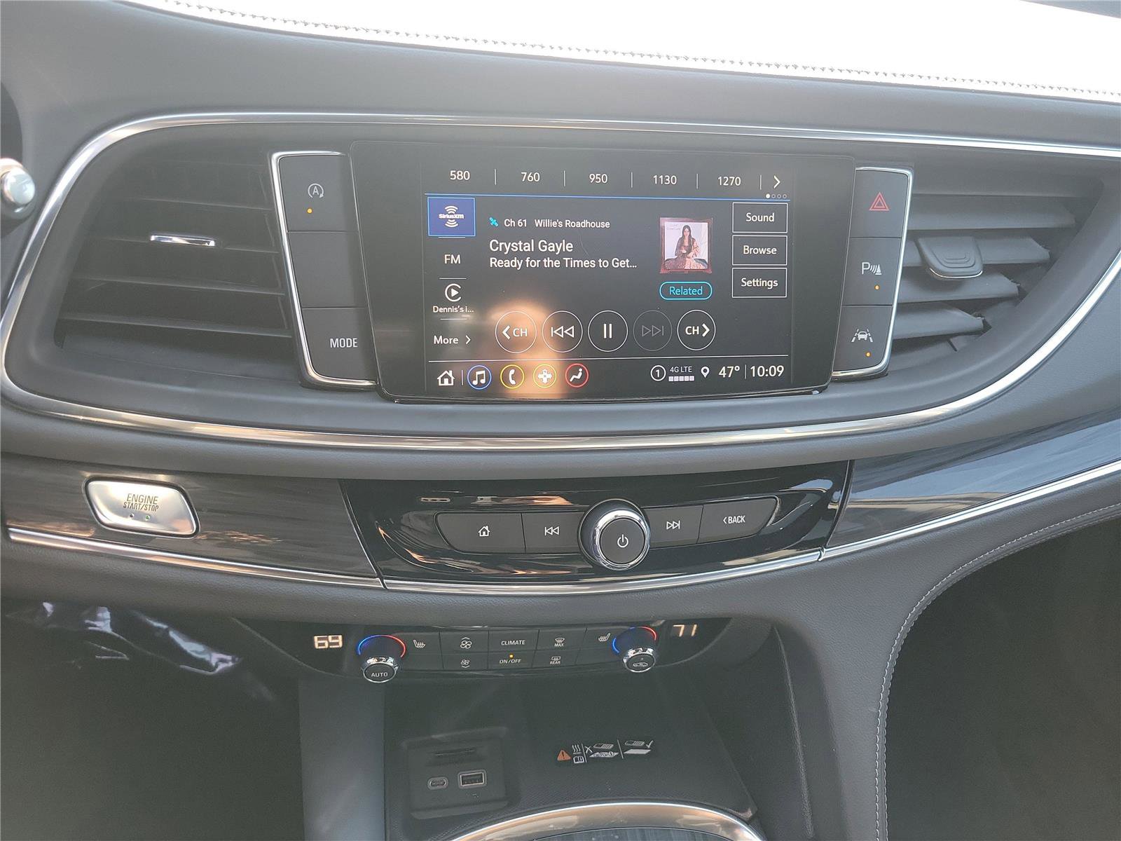 Used 2024 Buick Enclave Essence w/ Sport Touring Edition image 27