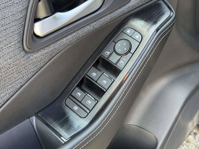 Used 2023 Nissan Rogue SV AWD/4WD image 18