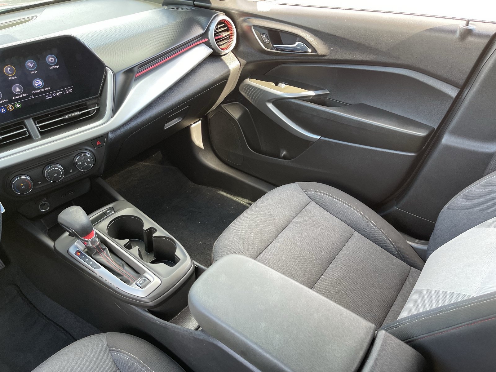 Used 2024 Chevrolet Trax RS w/ Driver Confidence Package FWD image 17
