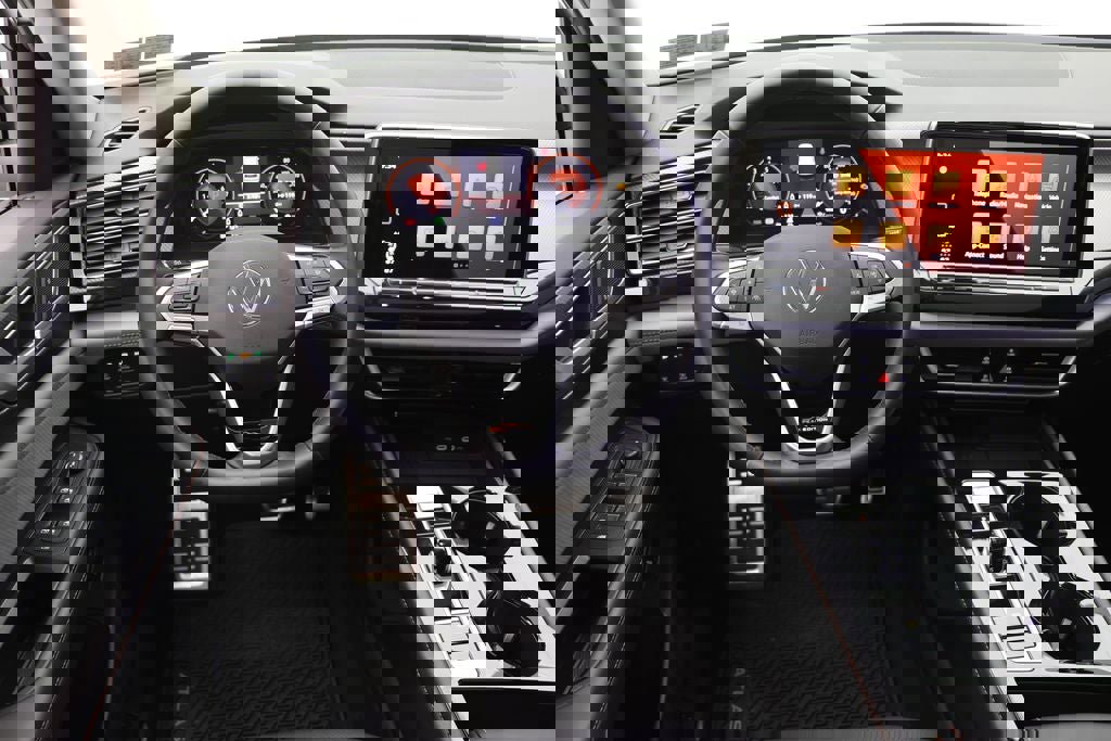 Used 2025 Volkswagen Atlas Peak Edition SE image 15