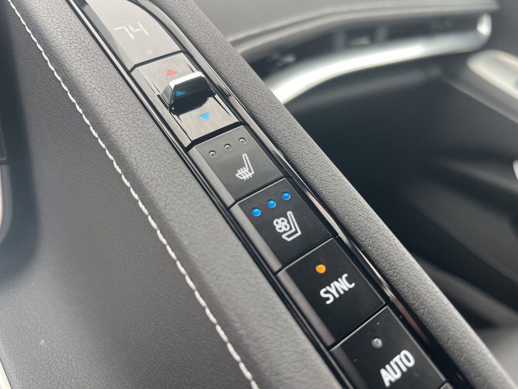 Used 2021 Chevrolet Corvette Stingray Preferred Cpe w/ Chrome Exterior Badge Package image 23