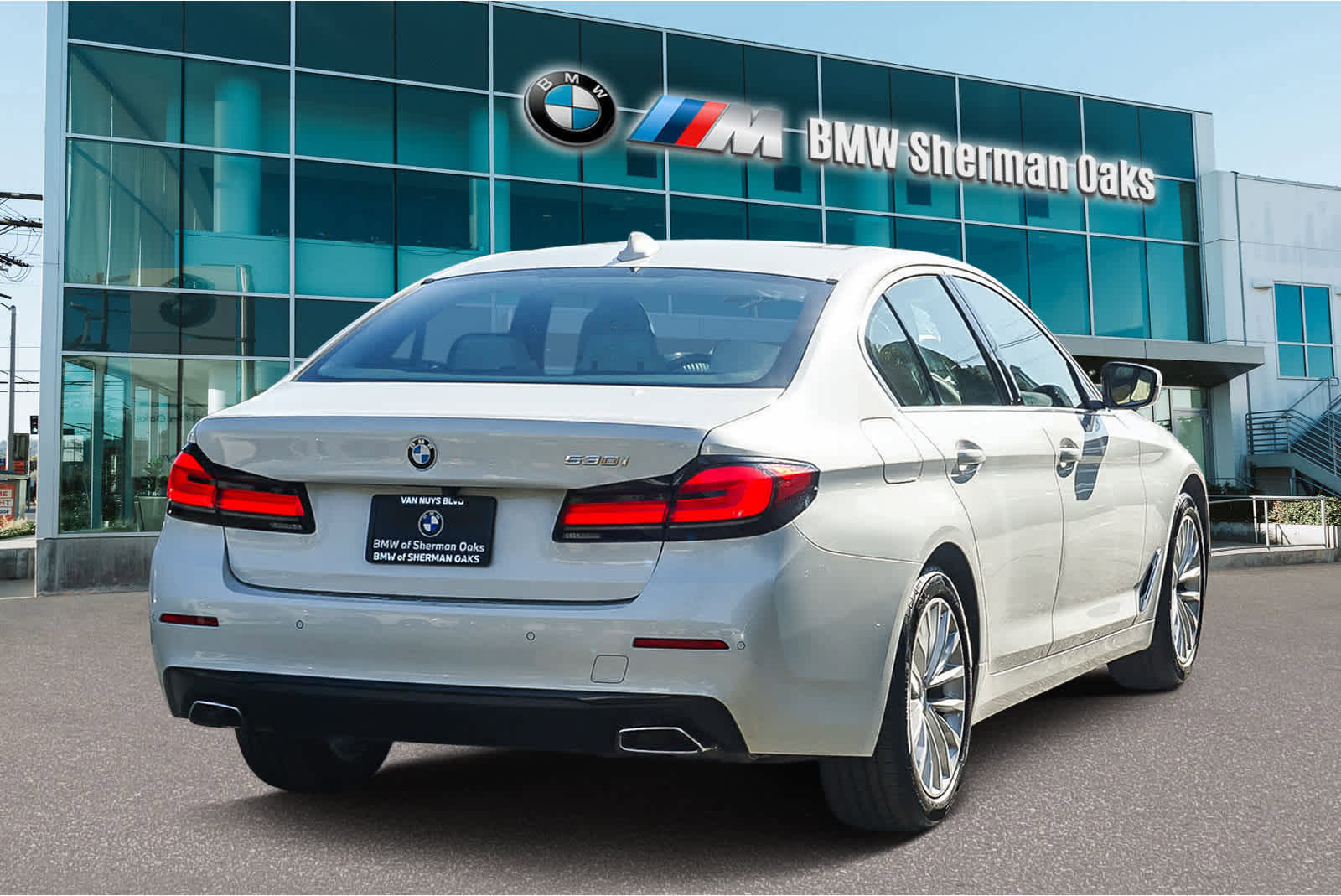 Certified 2023 BMW 530i w/ Premium Package image 4