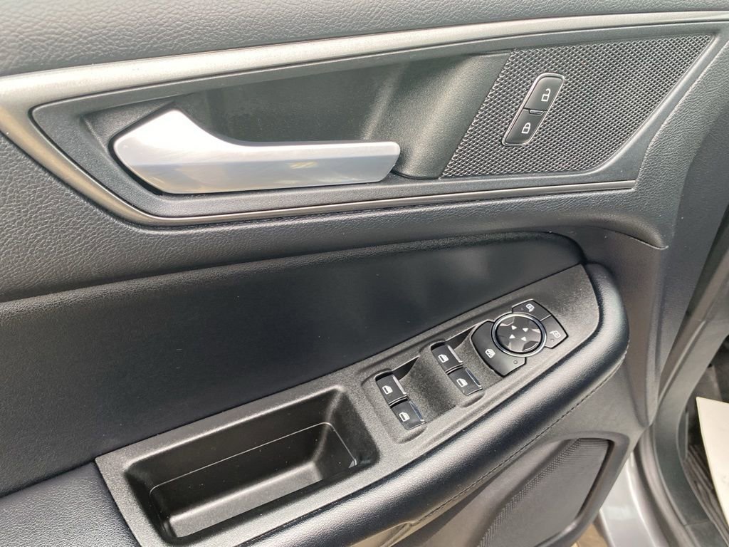 Used 2022 Ford Edge SE w/ Cargo Accessory Package image 22
