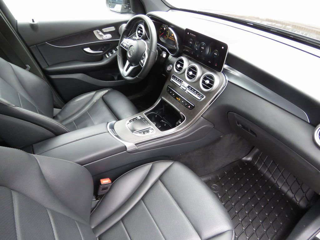 Used 2021 Mercedes-Benz GLC 300 4MATIC image 15
