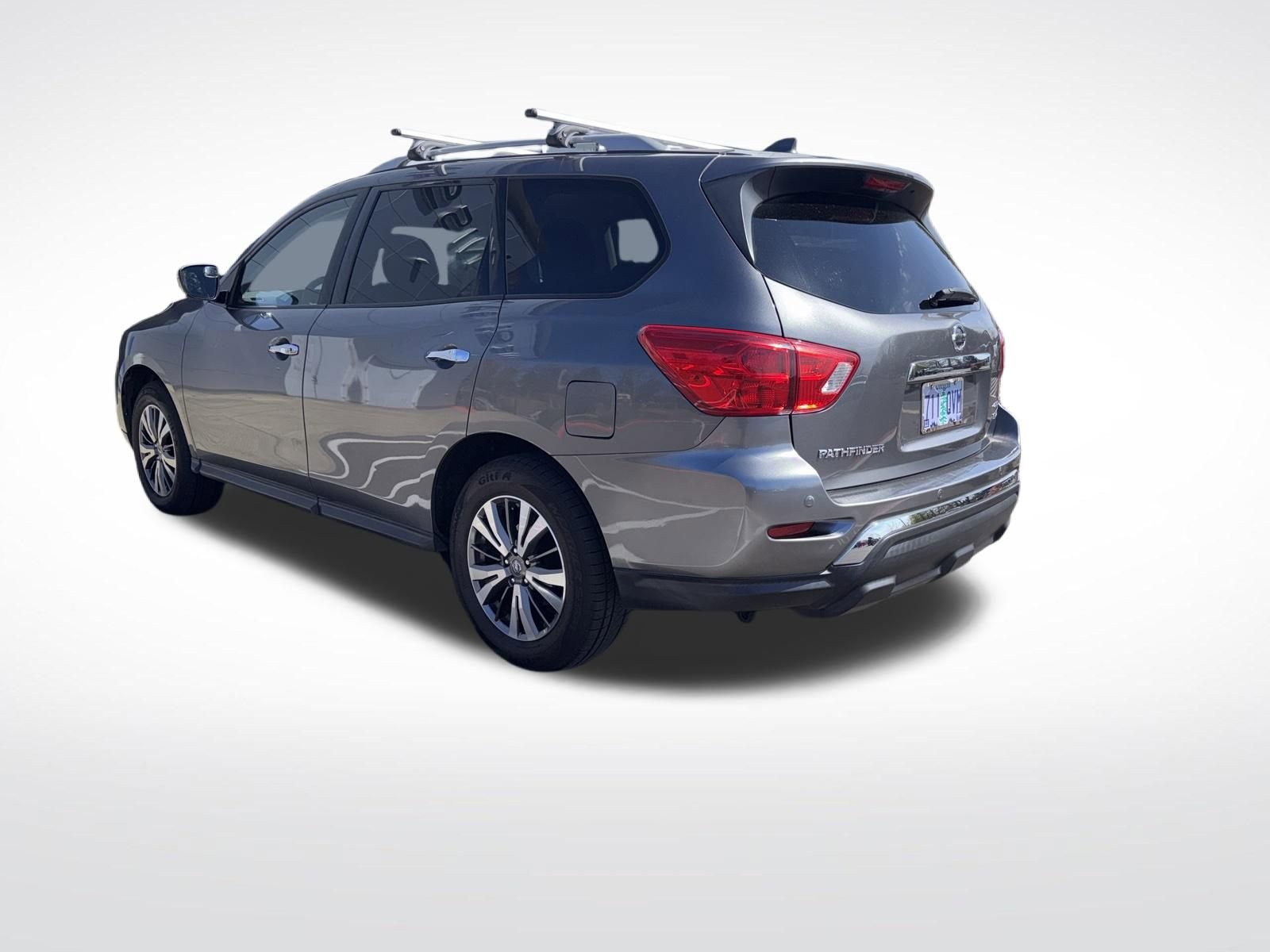 Used 2019 Nissan Pathfinder SV image 3