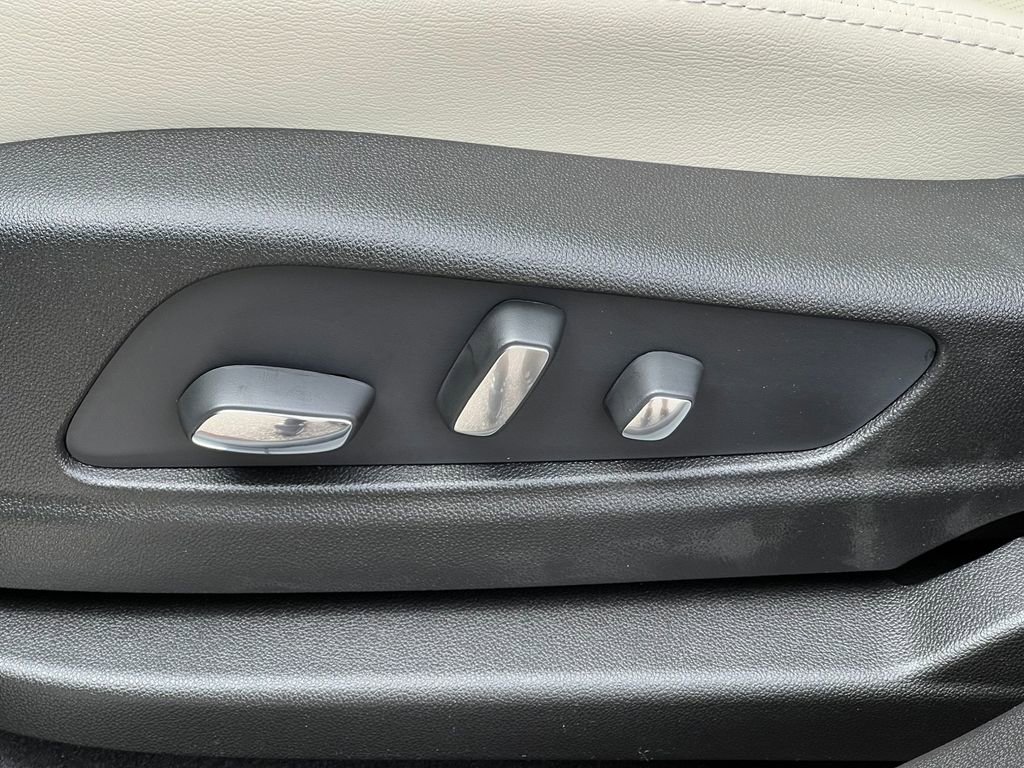 New 2026 Cadillac XT5 Sportv w/ LPO, Floor Liner Package image 11