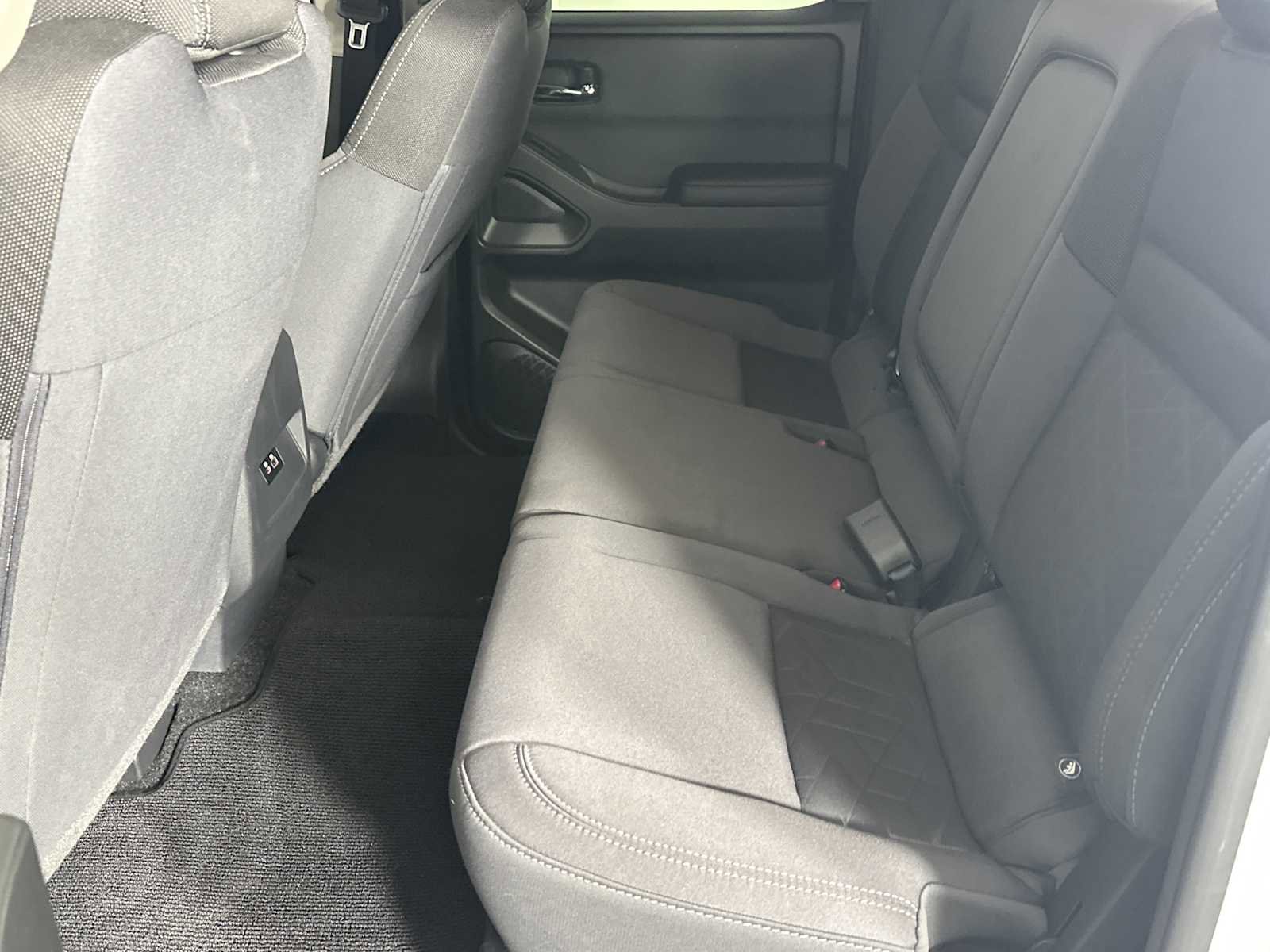 Used 2025 Nissan Frontier SV RWD image 27
