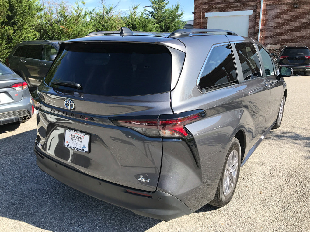 Used 2025 Toyota Sienna XLE image 8
