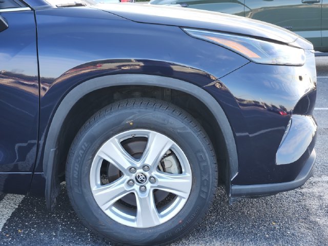 Used 2024 Toyota Highlander LE FWD image 6