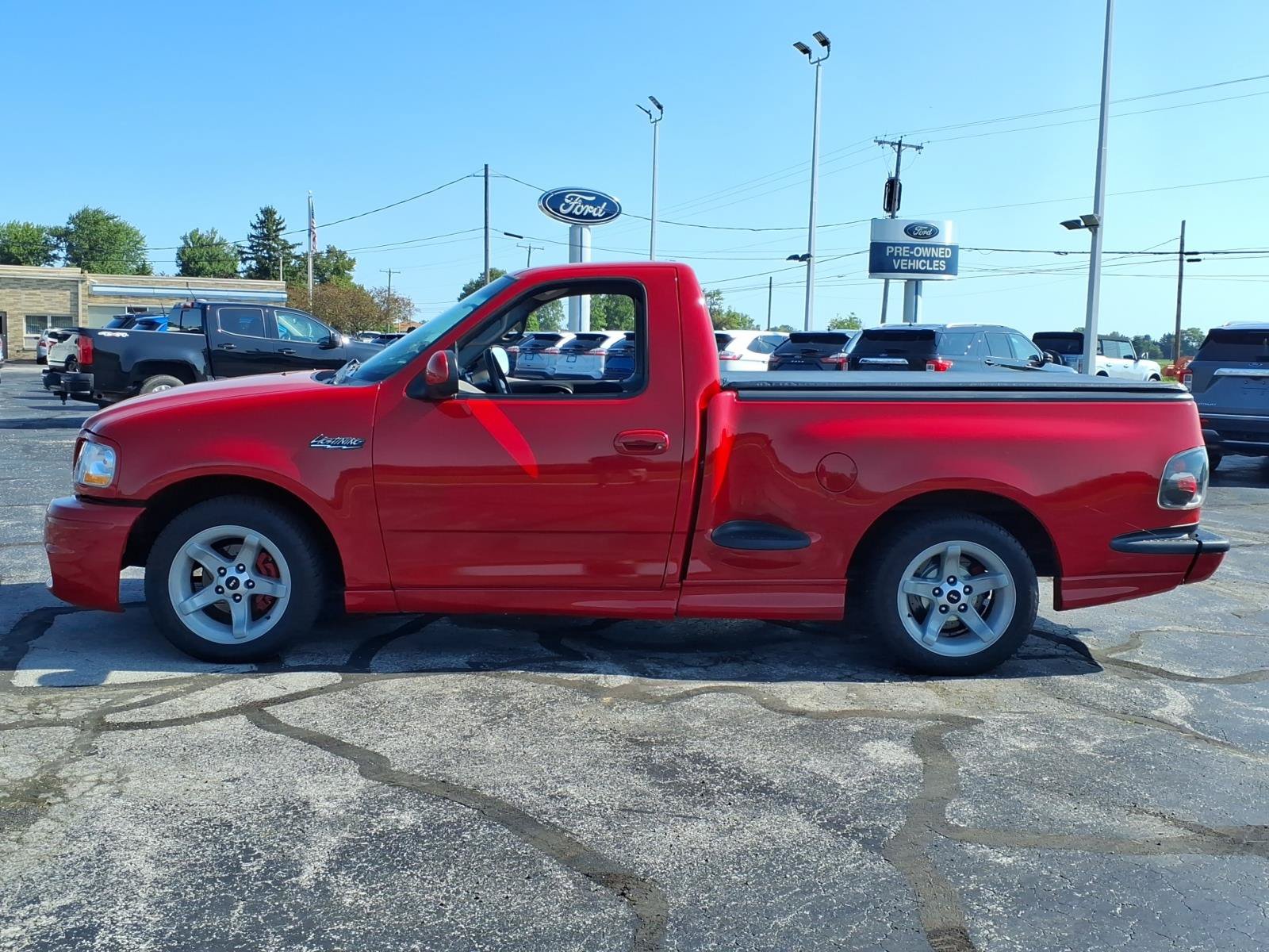 Used 2000 Ford F150 Lightning RWD image 11