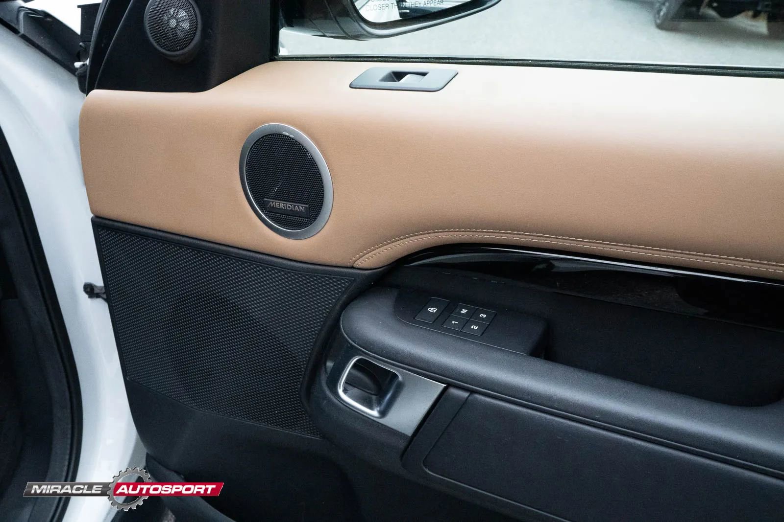 Used 2022 Land Rover Discovery S image 31