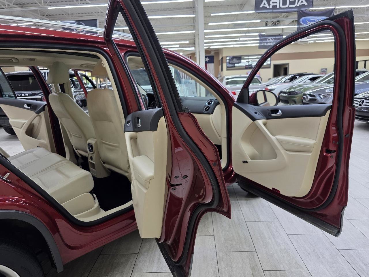 Used 2014 Volkswagen Tiguan SEL FWD image 14