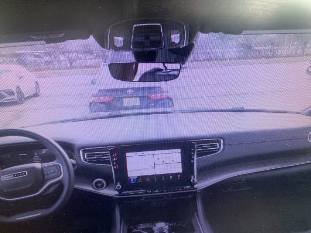 Used 2024 Jeep Wagoneer L Series II w/ Flexible Seating Group image 10