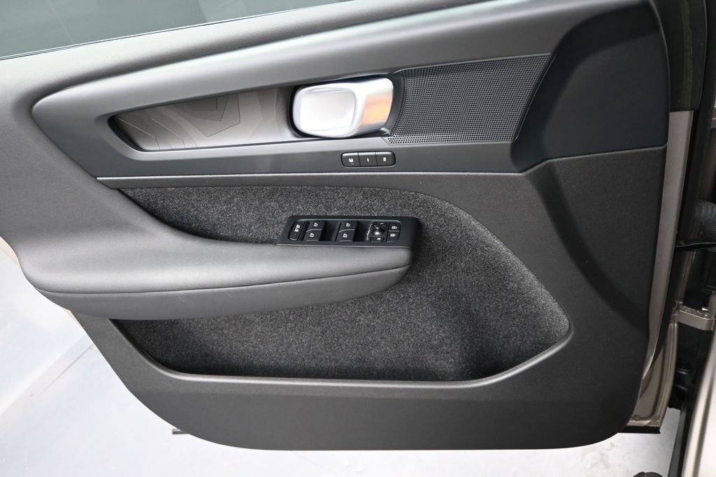 Used 2023 Volvo XC40 Recharge Plus AWD/4WD image 15